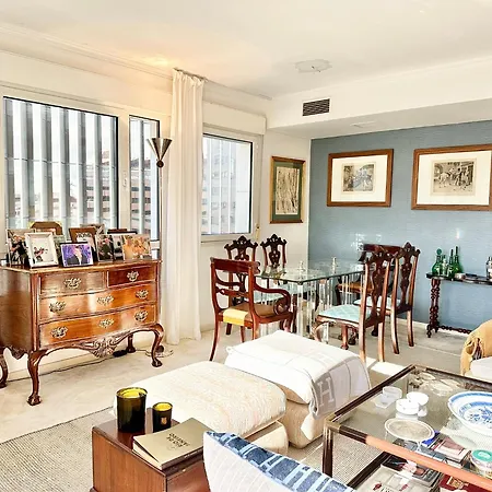 Golden Light Apartment *